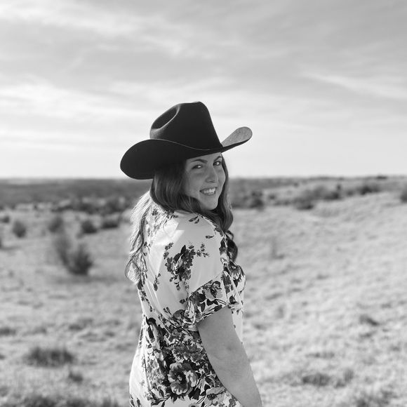 Profile Picture of Bree Rowe (@bree_nrowe00) on Poshmark