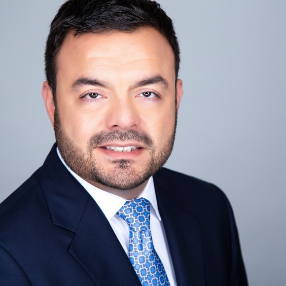 Profile Picture of Hernando Bernal jr. (@hernandojr) on Poshmark