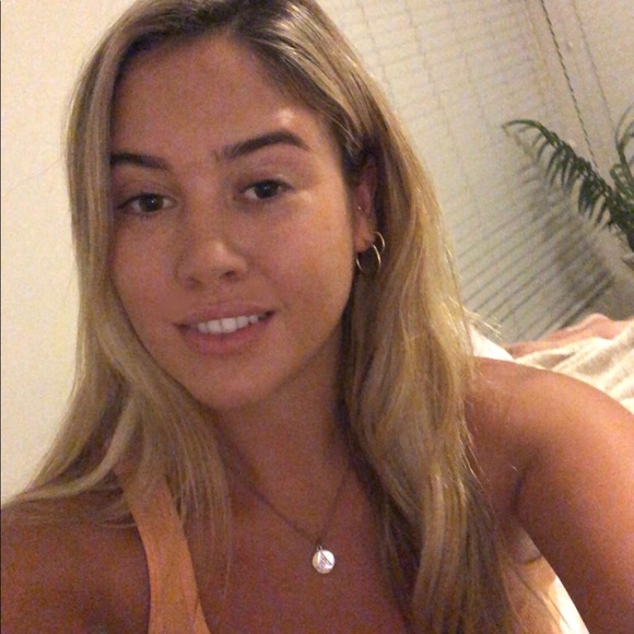 Profile Picture of Amanda Pickering (@amandap244) on Poshmark