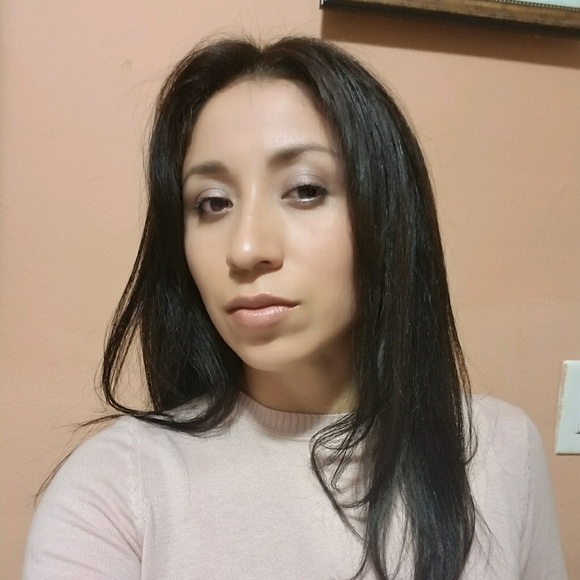 Profile Picture of Lorena Damian (@ldamian2138) on Poshmark