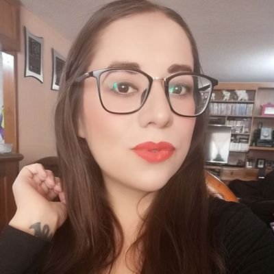 Profile Picture of Mina White. (@MinaVamp06) on Twitter