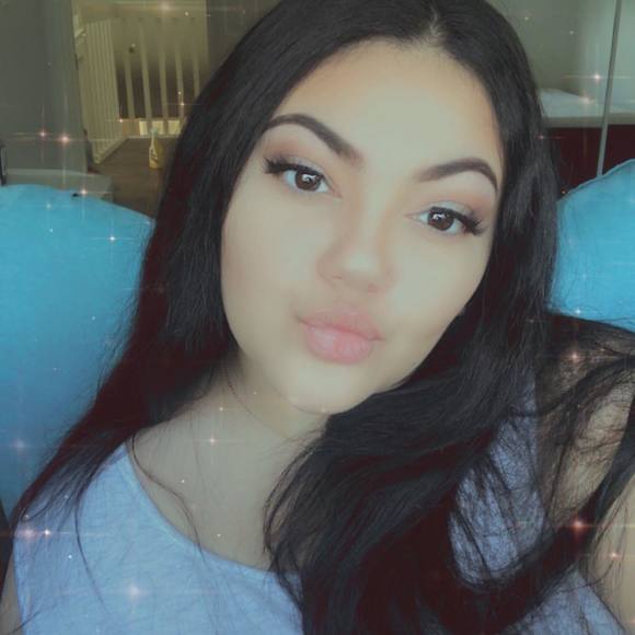 Profile Picture of Laura Del sol (@lauraofthesun1) on Poshmark