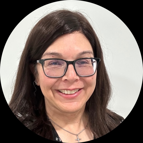 Profile Picture of Keley Akeson (@keleydoll) on Poshmark