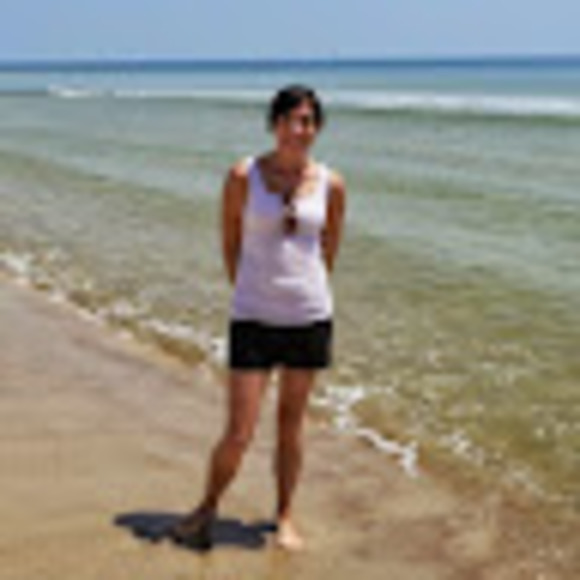 Profile Picture of Danica Cossman (@danicacossman) on Poshmark