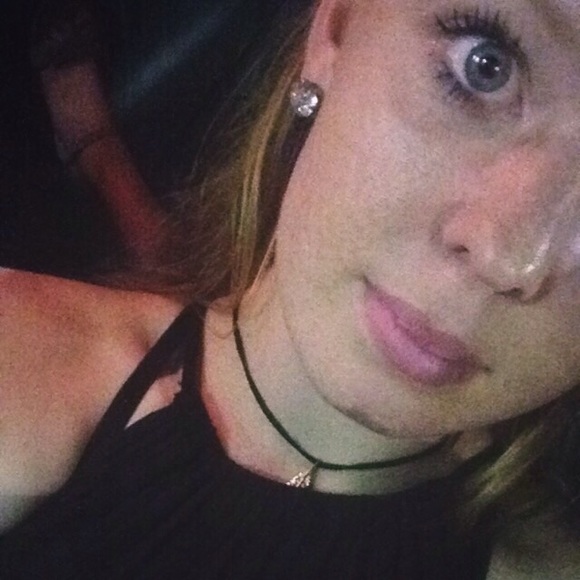 Profile Picture of Beth Crossno (@crossbeth23) on Poshmark