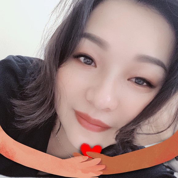 Profile Picture of Lin Rosa (@fenglin321) on Poshmark