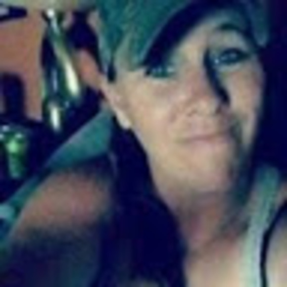 Profile Picture of Dawn Phillips (@dawnphillips253) on Poshmark