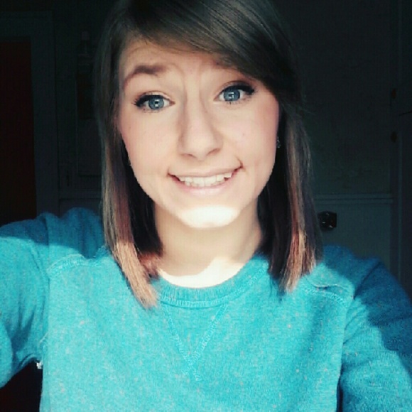 Profile Picture of Angel Meyer (@angelmeyer) on Poshmark