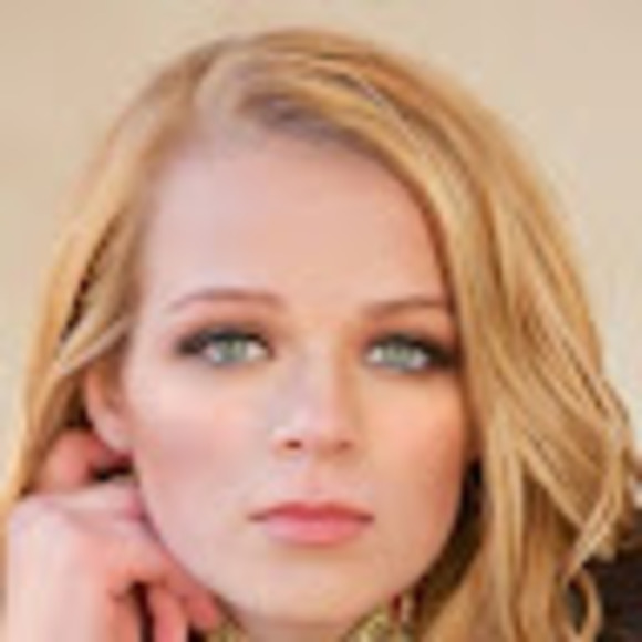 Profile Picture of Allyson Spencley (@allygspencley) on Poshmark
