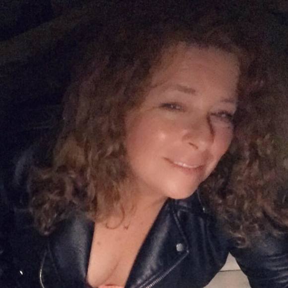 Profile Picture of Bernice Dildine (@pcbeachbum5) on Poshmark