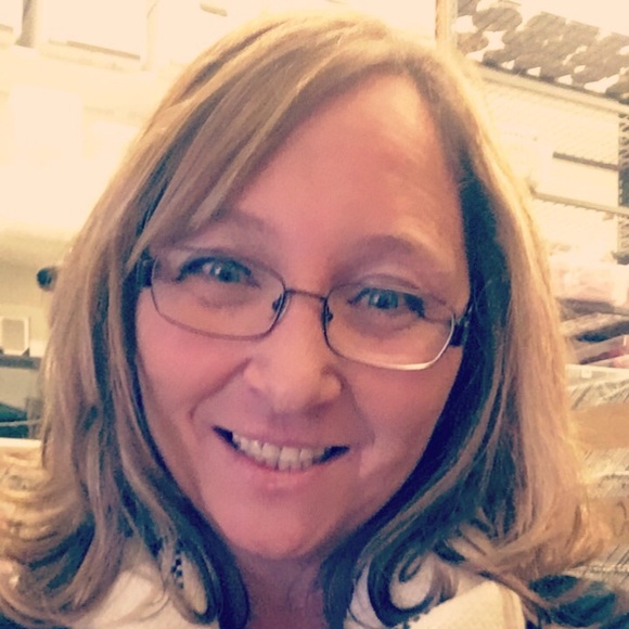 Profile Picture of Jeni Walkowski (@cjrjeni) on Poshmark