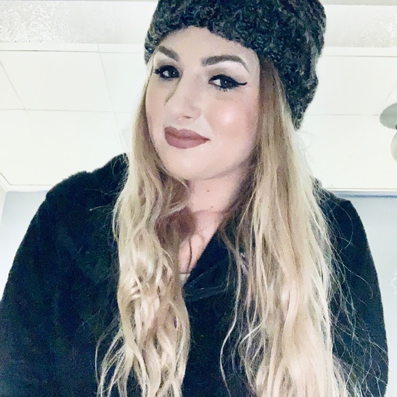 Profile Picture of Ashley Abuhl (@ashbbybug26) on Poshmark