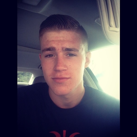 Profile Picture of Jeremy Dillon (@jeremydillon7) on Poshmark