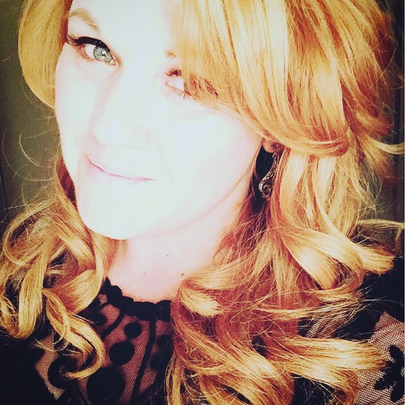 Profile Picture of Leslie Oshust (@chocchiples) on Poshmark