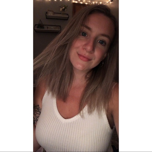 Profile Picture of Emily Krolikowski (@eaklove25) on Poshmark