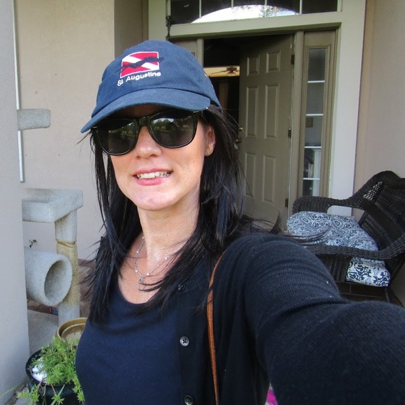 Profile Picture of Robin marie Ewers (@robinmariex3) on Poshmark