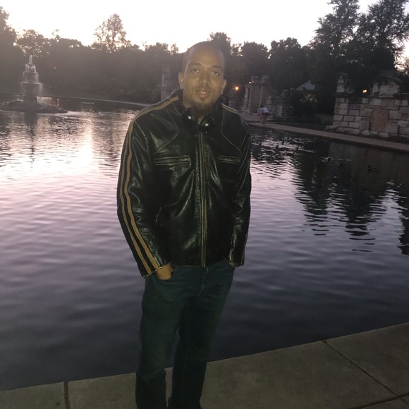 Profile Picture of Adrian Oliver (@stltecky) on Poshmark