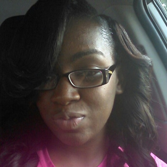 Profile Picture of Tonya Baxter (@tonyabaxter73) on Poshmark