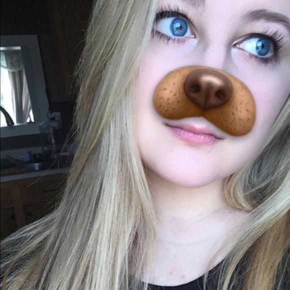 Profile Picture of Caitlyn England (@caitlyn7777777) on Poshmark
