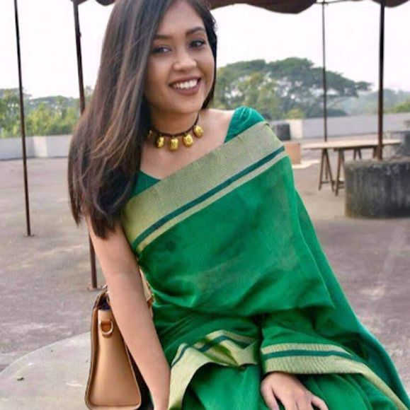 Profile Picture of Mahee Azreen (@maheeazreen) on Poshmark