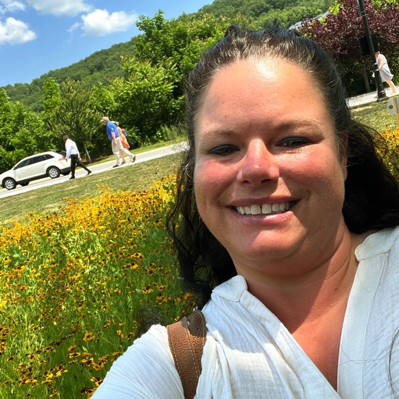Profile Picture of Brandy Mark guest (@beguthtie1978) on Poshmark