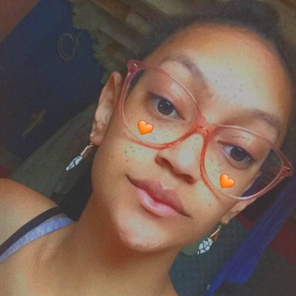 Profile Picture of Alicia Bonneau (@aliciabonneau) on Poshmark