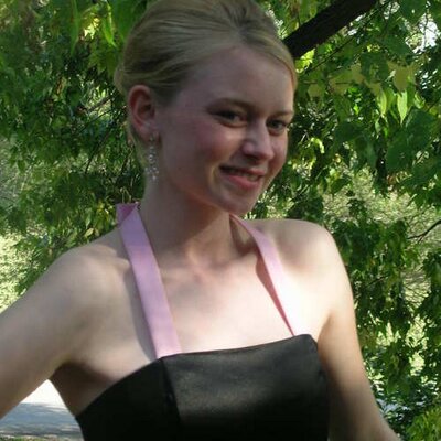 Profile Picture of Amanda Glaze (@crafty18) on Twitter