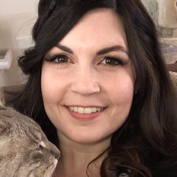 Profile Picture of Amy Treder (@thee_amy_b) on Poshmark