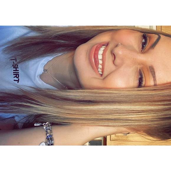 Profile Picture of Ashley Roesner (@ashley_roesner) on Poshmark
