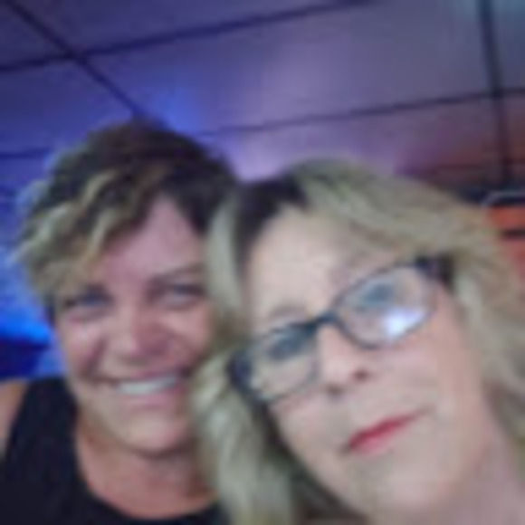 Profile Picture of Darlene Noller (@darlenenoller) on Poshmark