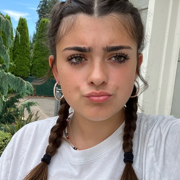 Profile Picture of Braelyn Depner (@braelyndepner) on Poshmark