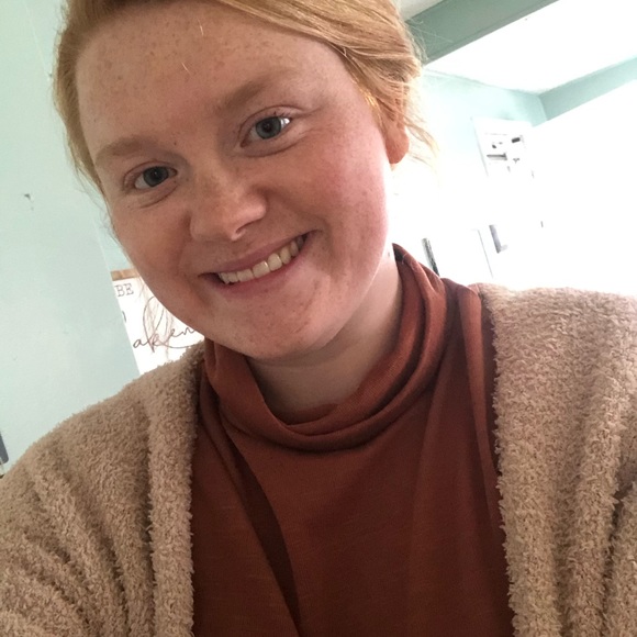 Kylie Hurst - Poshmark Profile Picture of Kylie Hurst (@kylie_hurst) on Poshmark