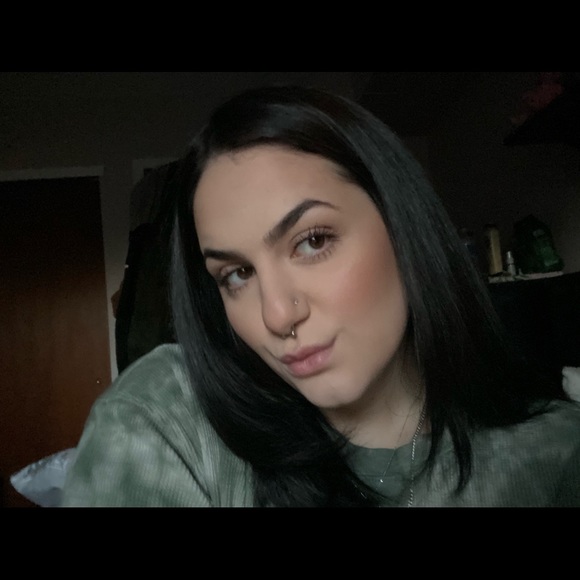 Profile Picture of Victoria Modica (@victoriamodica) on Poshmark