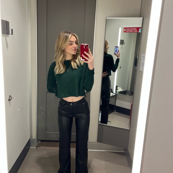 Profile Picture of Riyan Knapik (@riyanknapik100) on Poshmark