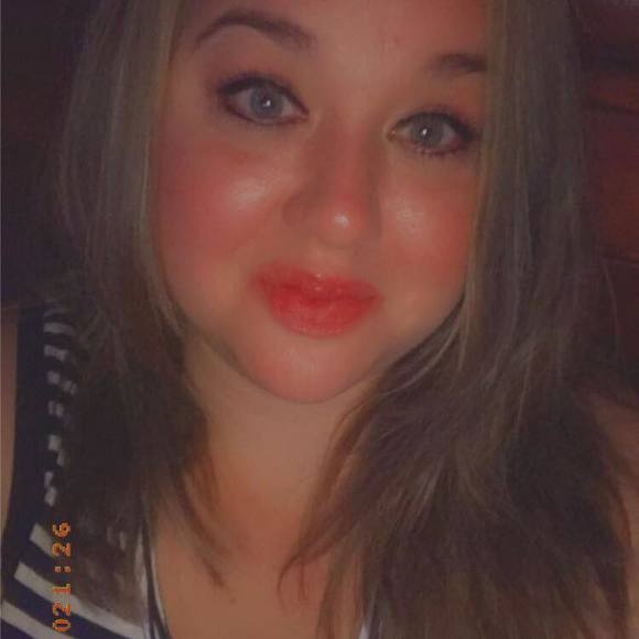 Profile Picture of Amberly Brown (@amberlybrown82) on Poshmark