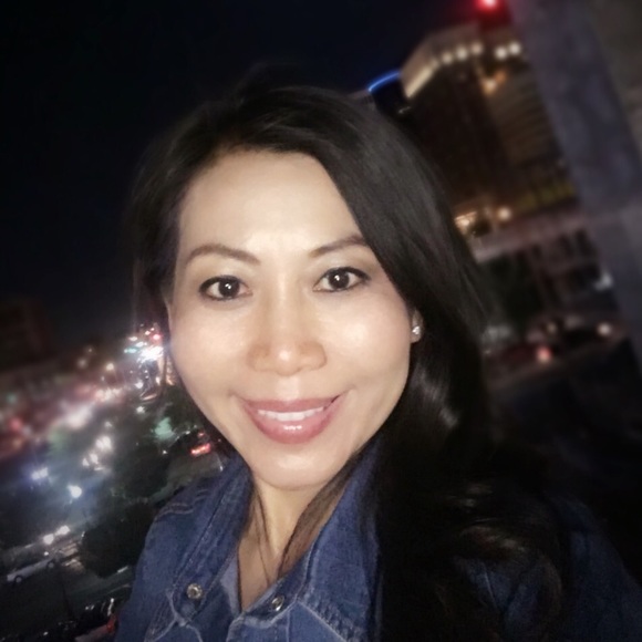 Profile Picture of Chansouda Neidecker (@chansouda999) on Poshmark