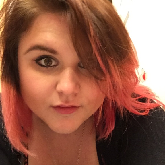 Profile Picture of Erica Bealefeld (@ebealefeld) on Poshmark
