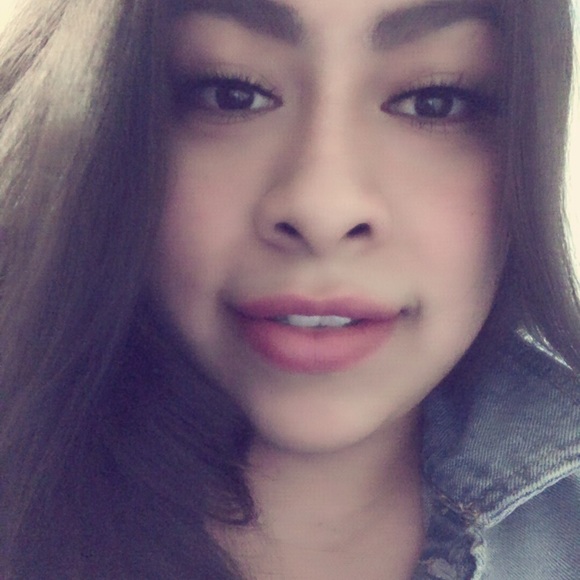 Profile Picture of Itzel Gomez (@itzelgomez1992) on Poshmark