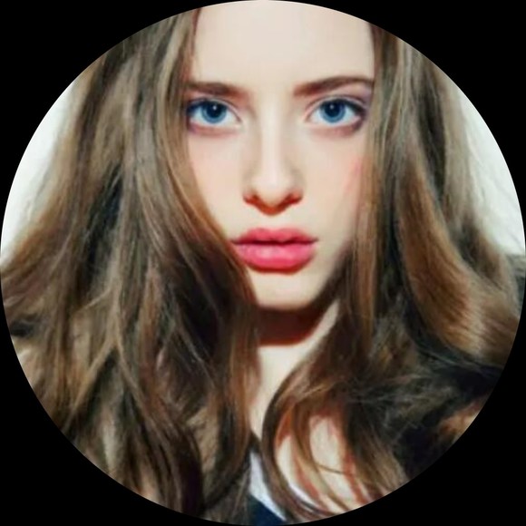 Profile Picture of Foss Laurie (@patriciaigatton) on Poshmark