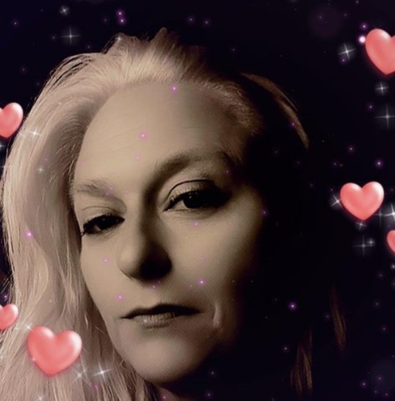 Profile Picture of Jolynn Maurer (@jeremyjoey2012) on Poshmark