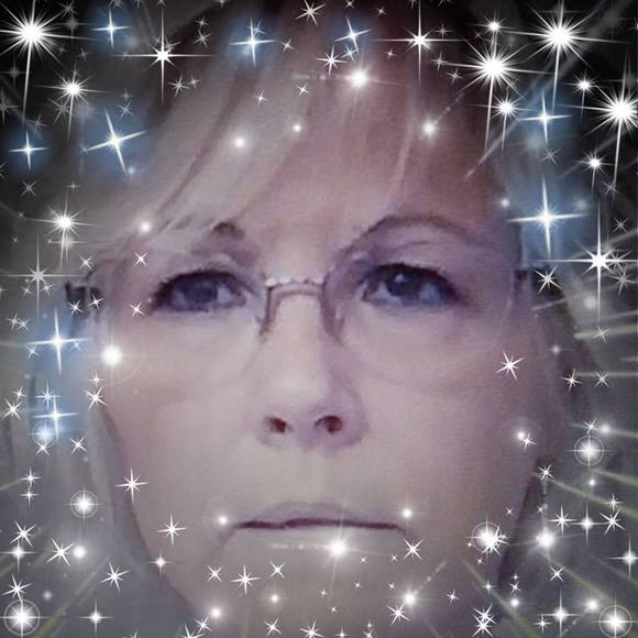 Profile Picture of Darlene Niper (@darleneniper) on Poshmark
