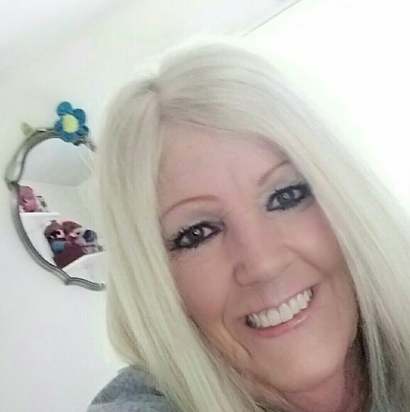 Profile Picture of Billie Schneider (@billieschnei663) on Poshmark