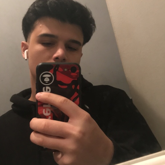 Profile Picture of Aaron Ramlochan (@aaronramlochan) on Poshmark