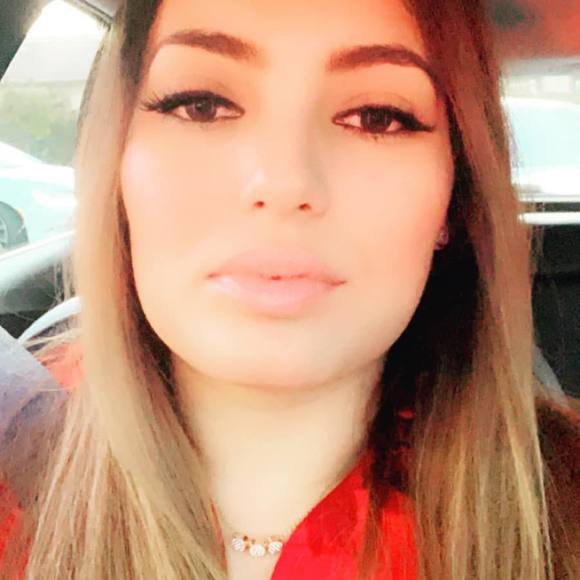 Profile Picture of Astrid Cordova (@astriqiz_04) on Poshmark