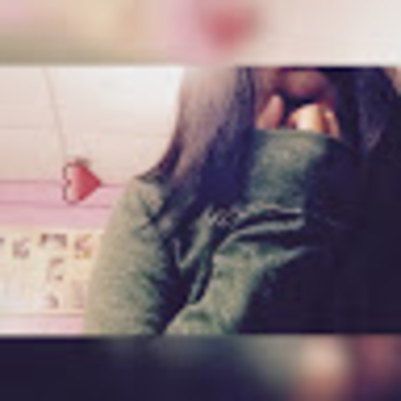 Profile Picture of Stephanie Deluna (@stephaniedel358) on Poshmark