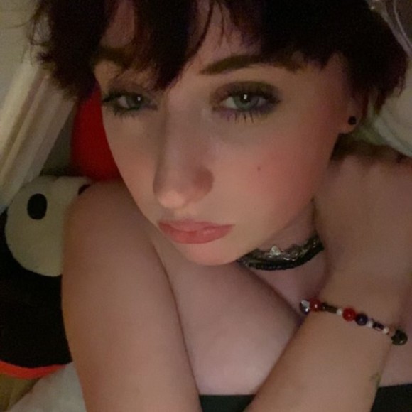 Profile Picture of Macy Morgan (@defn0talex16) on Poshmark