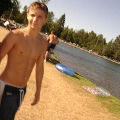 Profile Picture of Nicholas Pullin (@niccaniknak) on Twitter