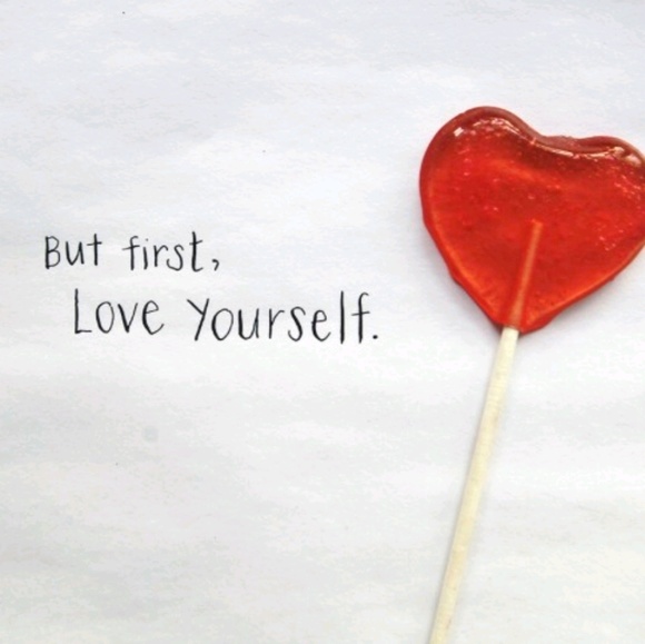 Profile Picture of Elizabeth Milam (@azurepearl) on Poshmark