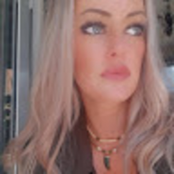 Profile Picture of Katie Catterall (@katie_catterall) on Poshmark