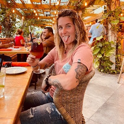 Profile Picture of Katlyn Hall  🍍 (@katlyn_l_hall) on Twitter